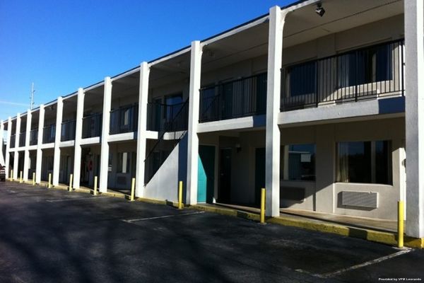 RED CARPET INN AND SUITES DANVILLE (Danville)
